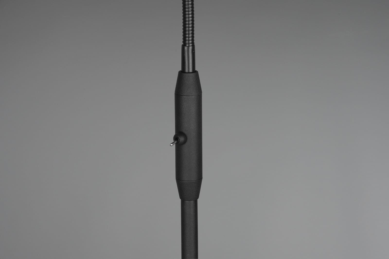 R46331079_2.jpg
