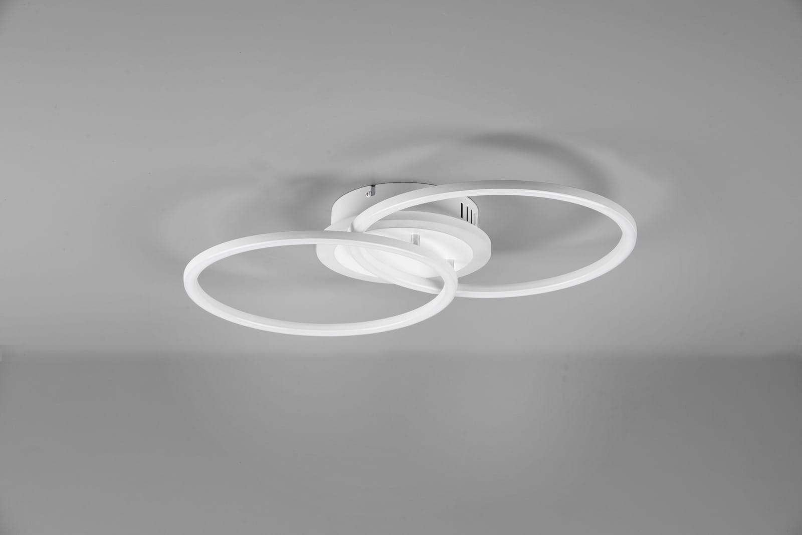 R62783431_2.jpg